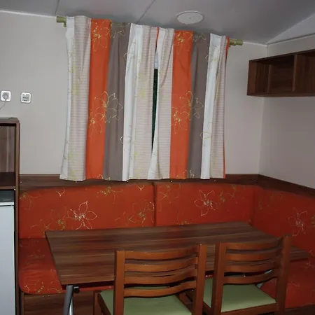 Κάμπινγκ Le Des 3 Lacs 4*