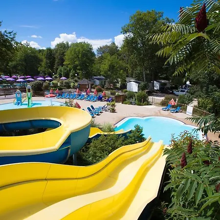Κάμπινγκ Le Des 3 Lacs 4*